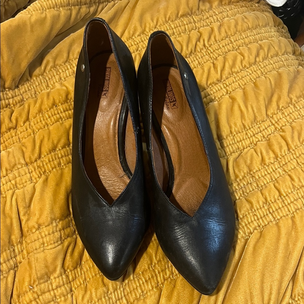 PIKOLINOS Black Pointed Leather Pumps